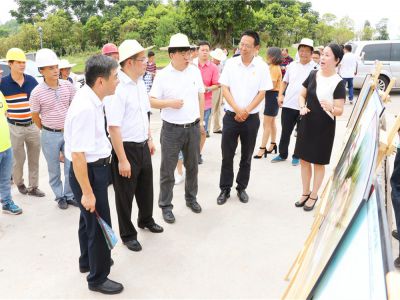 創(chuàng)建綠色生態(tài)校園，我們?cè)谛袆?dòng)！
