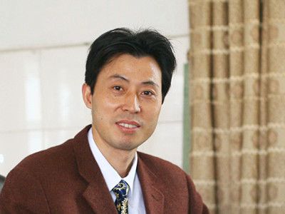 余勝倉：遠恒佳教育集團中小學(xué)管理中心主任、研究院副院長