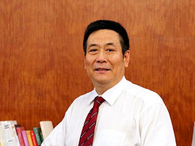 畢國軍：教育學(xué)博士、深圳市名校長