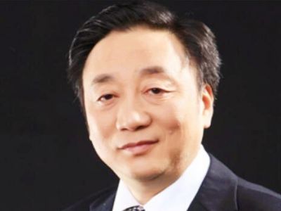 張勇：重慶市民辦教育協(xié)會(huì)理事，國(guó)務(wù)院政府津貼獲得者，中學(xué)物理研究員（正高級(jí)）