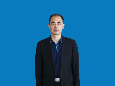 李炎海：中學(xué)化學(xué)教師，高級教師，湖北名師，來自黃岡分校，長期擔(dān)任清北班化學(xué)教學(xué)，學(xué)科功底深厚，教學(xué)作風(fēng)扎實(shí)，教學(xué)成績突出，深受學(xué)生喜愛