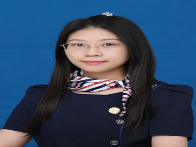 況雯:中學(xué)部英語,四川外國語大學(xué)英語語言文學(xué)學(xué)士，英語功底扎實(shí)，專業(yè)8級，教學(xué)經(jīng)驗(yàn)豐富。教授學(xué)生3000人次以上；所在教學(xué)點(diǎn)英語單科上線率達(dá)96%