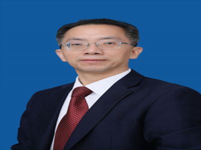 汪繼波:中學數(shù)學高級教師，曾任副校長、教導主任，年擔任年級主任、歷任高中數(shù)學教研組長、備課組長、班主任，廣州市白云區(qū)高三中心組成員等。多次獲教學成果一等獎，數(shù)名學生考入北大、清華、浙大、復旦、中大、武大等名校，曾獲市級“優(yōu)秀教師”、“優(yōu)質(zhì)課”競賽市級一等獎、省級二等獎，數(shù)學競賽省級“優(yōu)秀輔導教師”，“優(yōu)秀班主任”，等等。20多篇數(shù)學論文公開發(fā)表，其中2篇被中國人民大學《高中數(shù)學教與學》全文轉(zhuǎn)載。