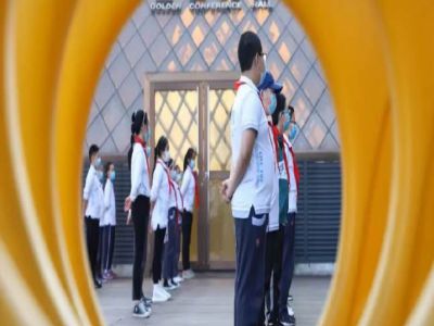 一米之外—— 隔離病毒，不隔離愛