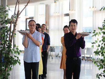 豪華的送餐隊(duì)伍，這絕對(duì)是個(gè)驚喜！