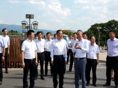 劉小強書記率領區(qū)領導集體調(diào)研遠恒佳學?！P注教育、關心教育、支持教育